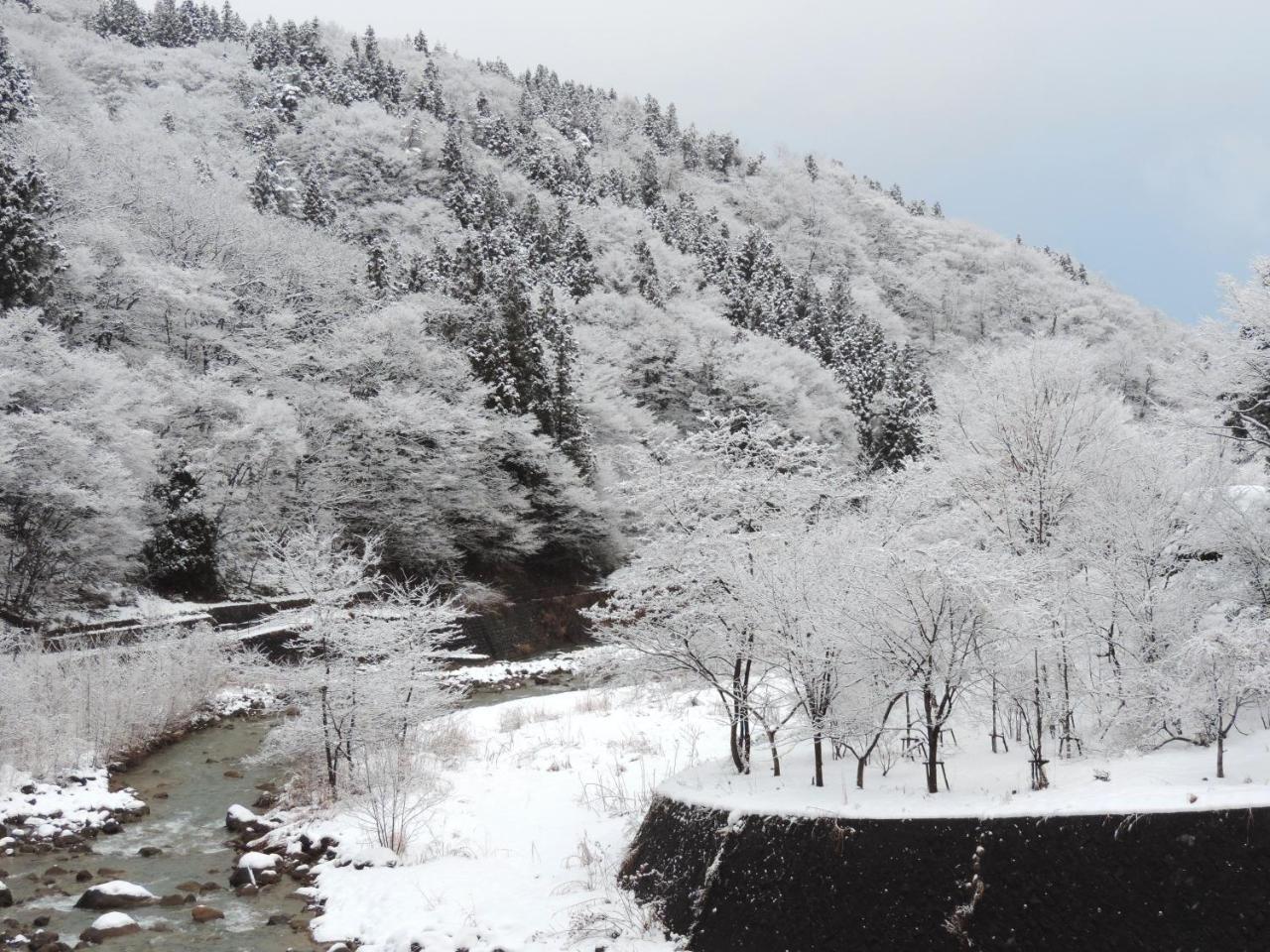 土湯温泉 やすらぎの宿 向瀧旅館 Fukushima  Eksteriør billede