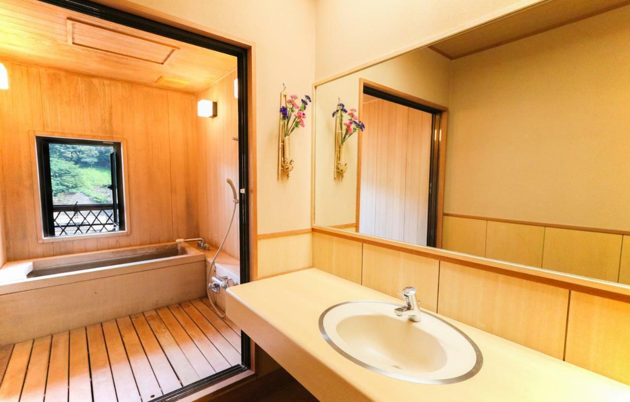 土湯温泉 やすらぎの宿 向瀧旅館 Fukushima  Eksteriør billede